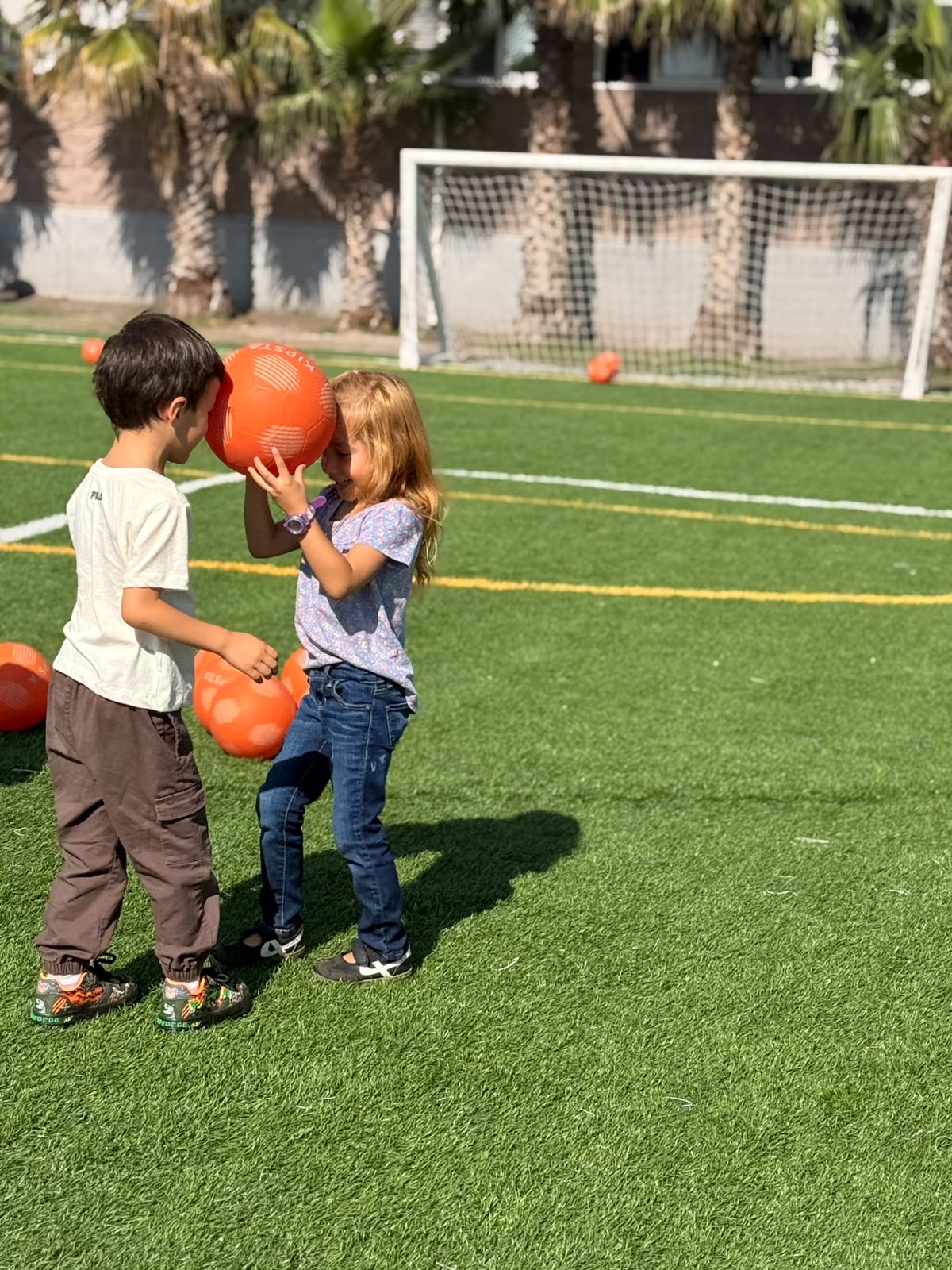 Niños en actividad del curso